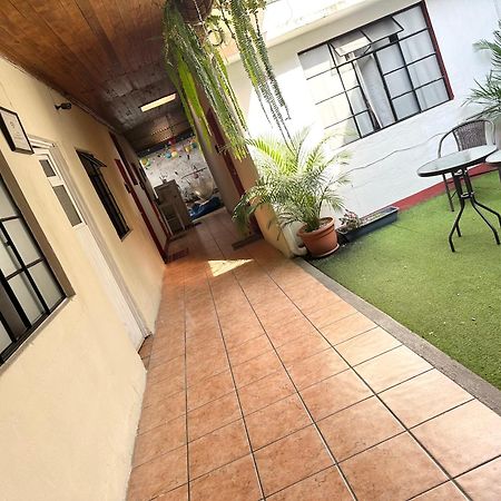 El Extranjero Hostal Antigua Exteriör bild