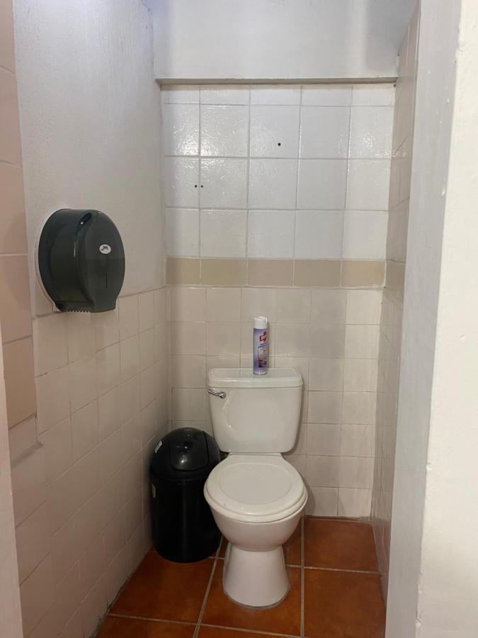 El Extranjero Hostal Antigua Exteriör bild