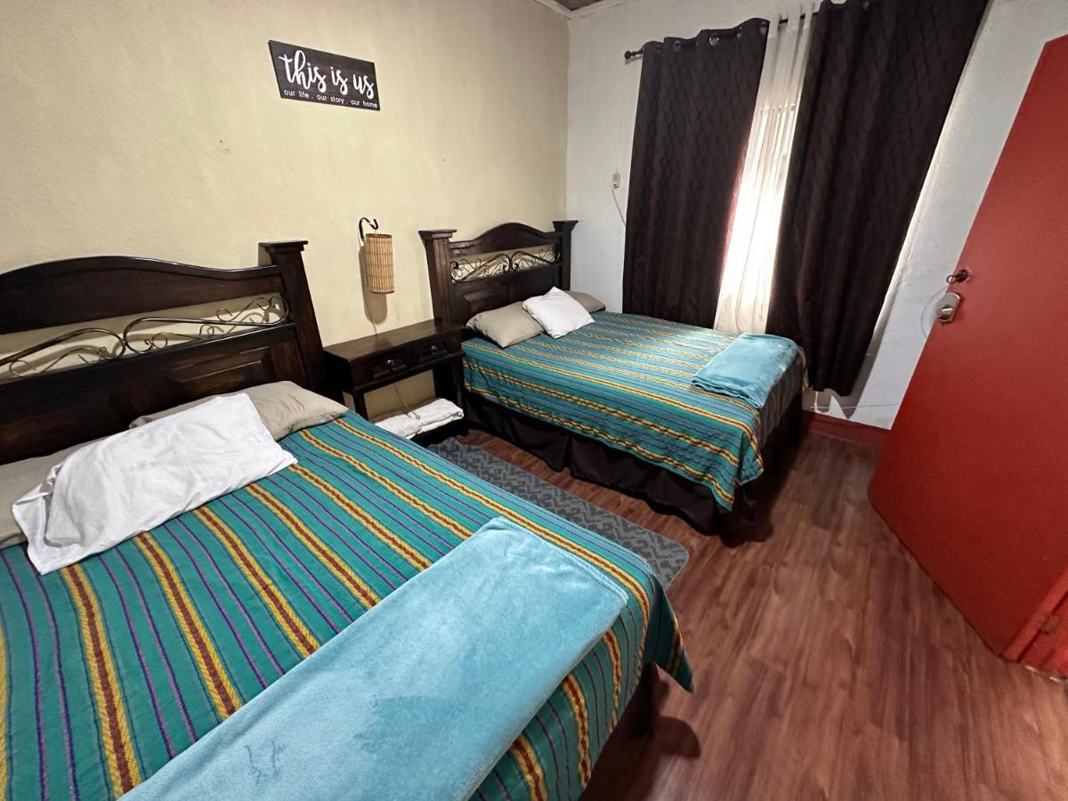 El Extranjero Hostal Antigua Exteriör bild