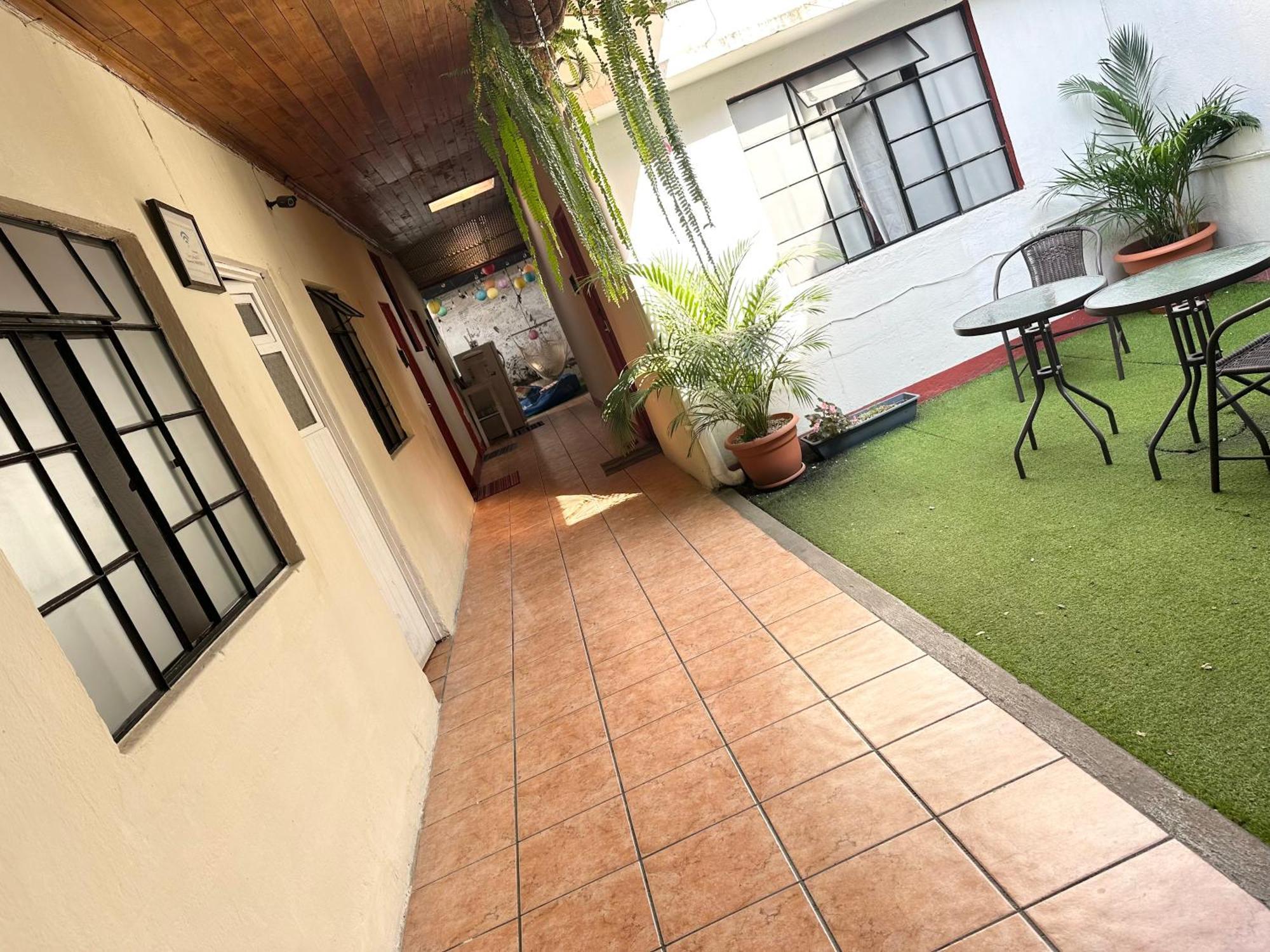 El Extranjero Hostal Antigua Exteriör bild