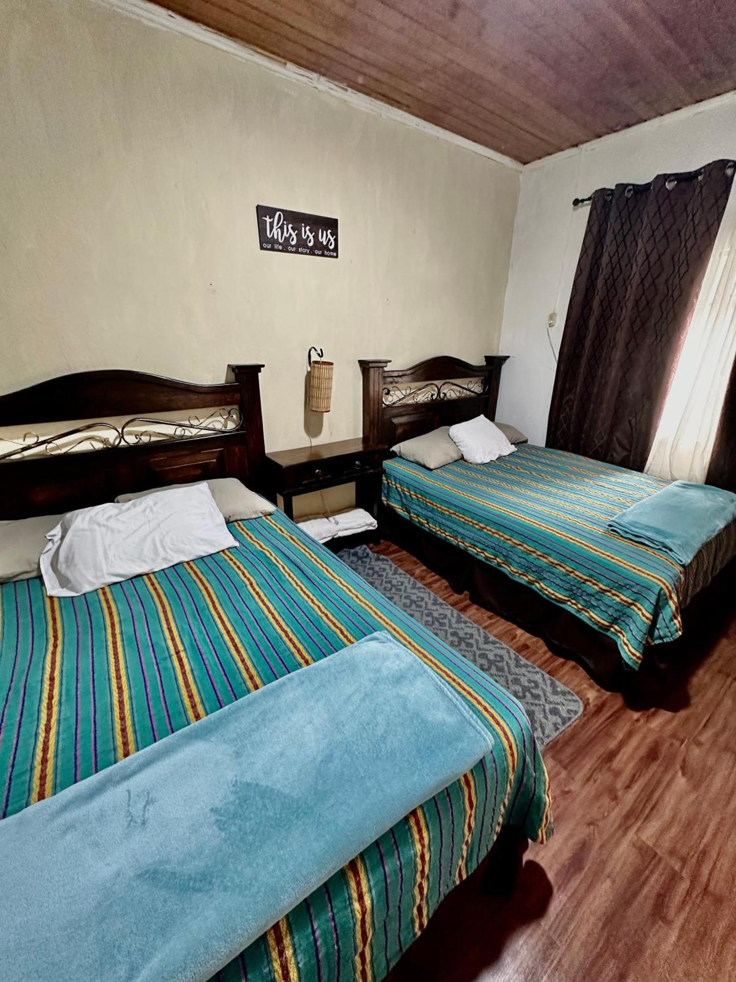 El Extranjero Hostal Antigua Exteriör bild