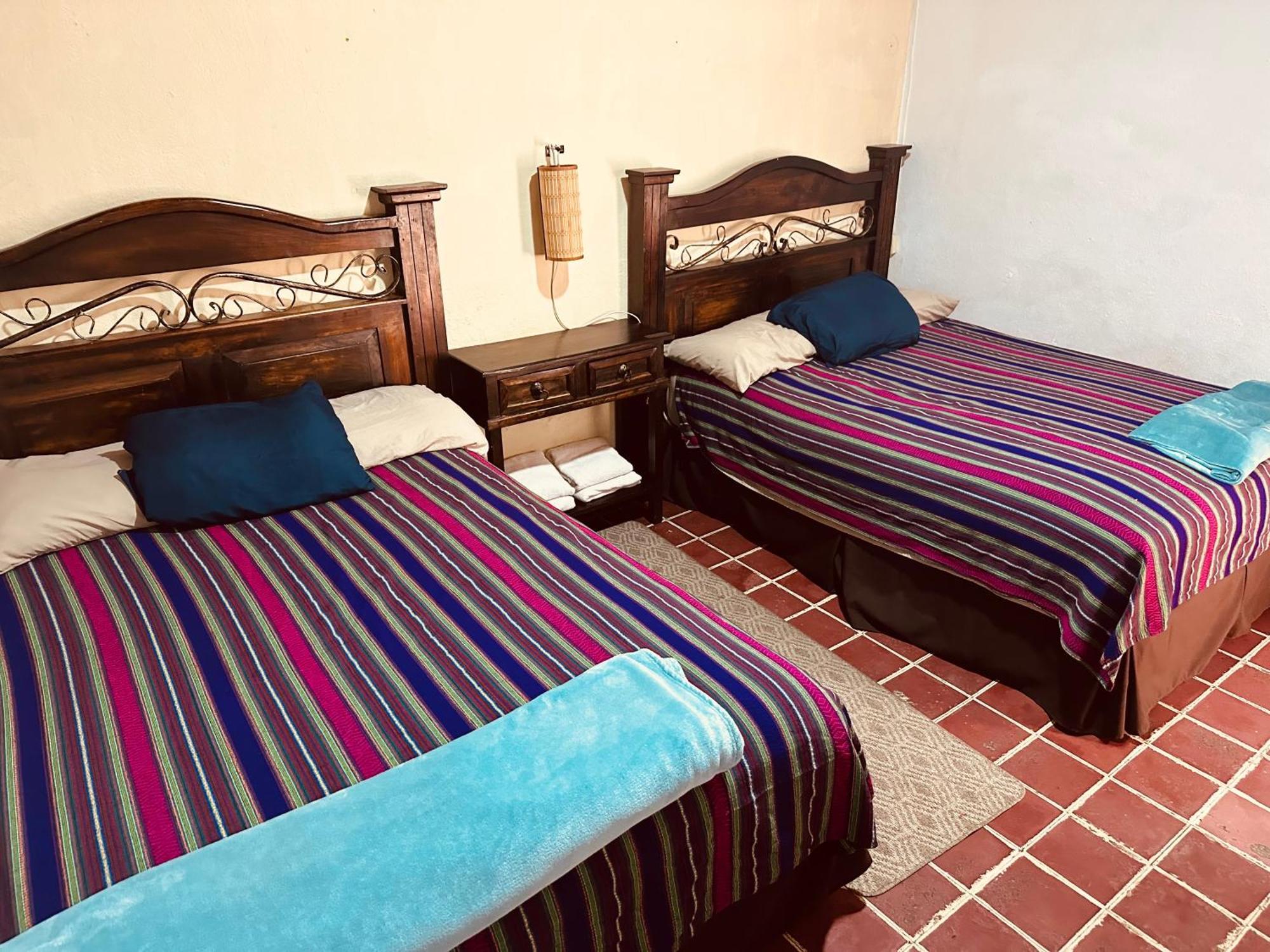 El Extranjero Hostal Antigua Exteriör bild