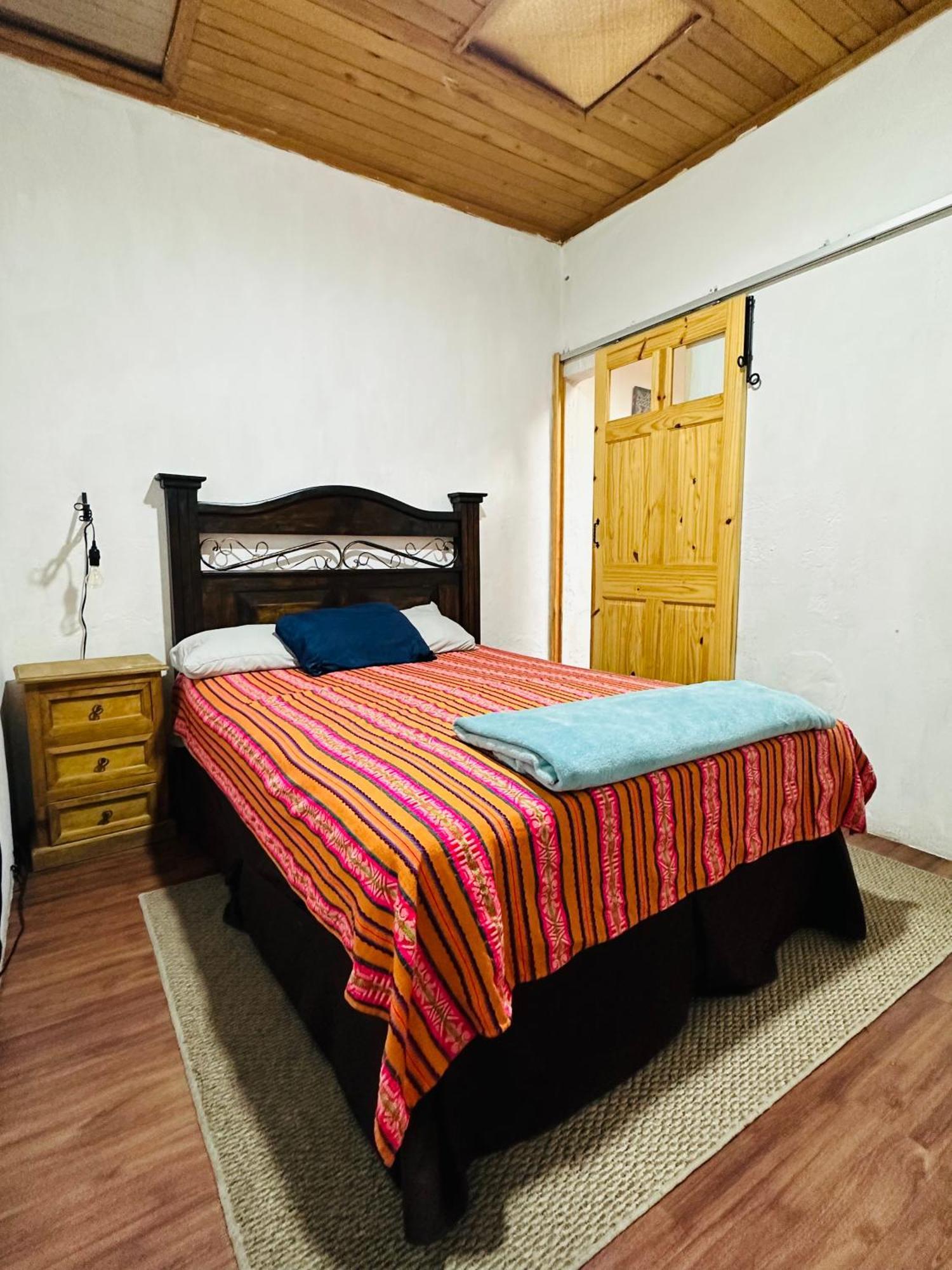 El Extranjero Hostal Antigua Exteriör bild